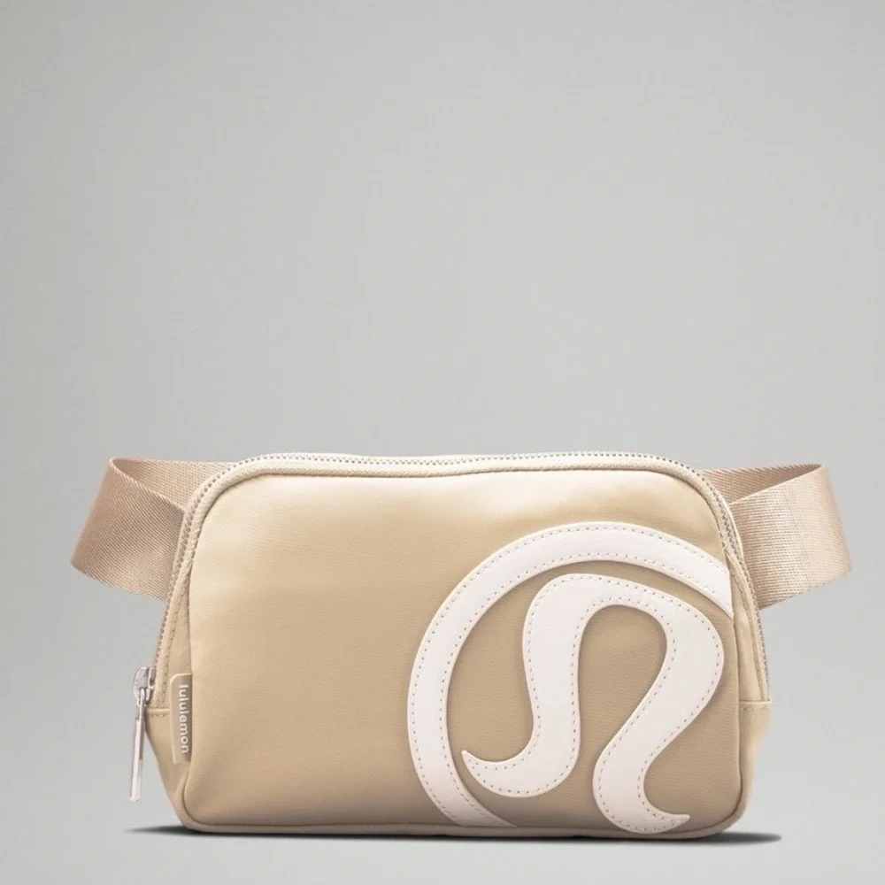 🚨🚨SOLD🚨🚨Lululemon belt bag trench with opal logo NWT - Picture 1 of 13